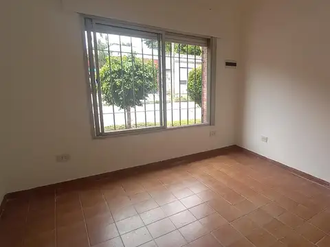 Depto Tipo Casa en Alquiler de 3 ambientes