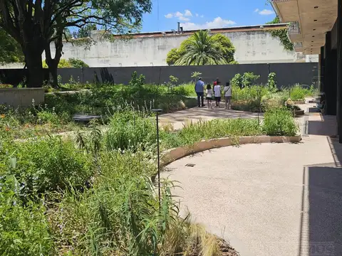 MONOAMBIENTE con COCHERA en ALQUILER en DOMUS PARQUE. APTO PROFESIONAL.