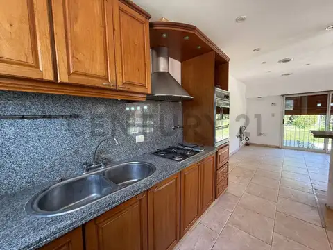 Casa 2 ambientes con 3 baños
