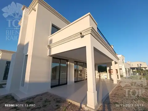 Casa 6 ambientes con 3 baños