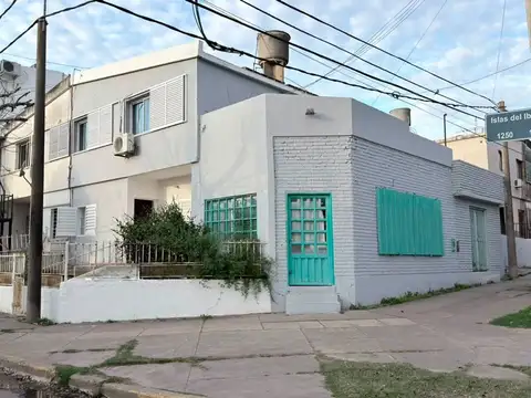 Casa 3 dormitorios + local comercial y cochera