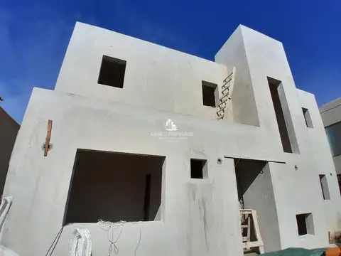 Casa en venta de 3 dormitorios con escritorio. Barrio San Pablo. Pilar. 100