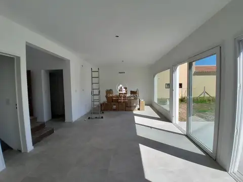 Casa 4 ambientes con 3 baños