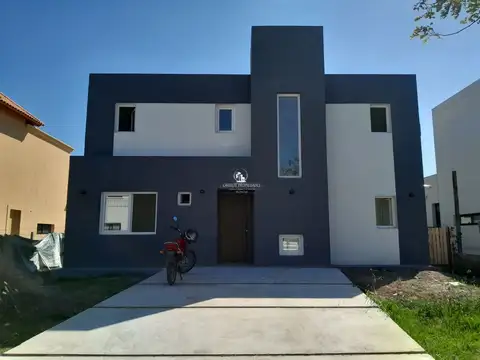 Casa en venta de 5 Ambientes y Pileta. Barrio San Pablo. Pilar.