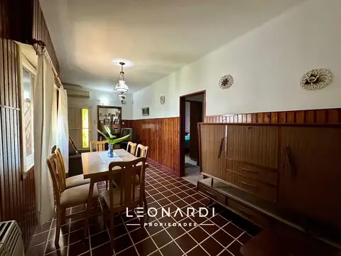 Casa 4 ambientes con 2 baños