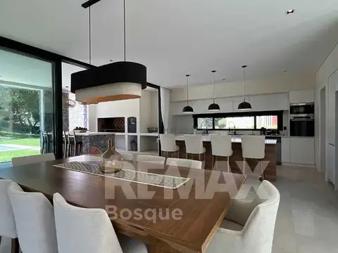 Casa 6 ambientes con 6 baños