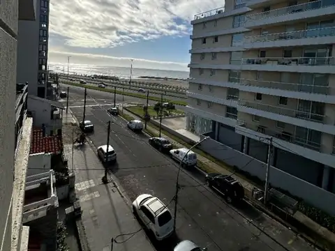 VENTA MONOAMBIENTE CON VISTA LATERAL AL MAR ZONA LA PERLA