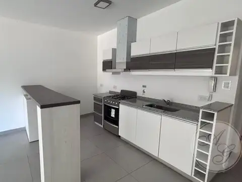 ¡A ESTRENAR! Luminoso Monoambiente con balcón y bajas expensas