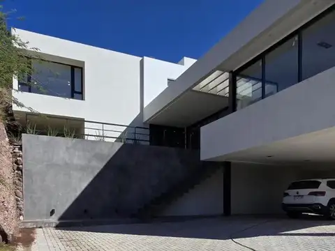 ALQUILO CASA DE CATEGORÍA , LA DESEADA.