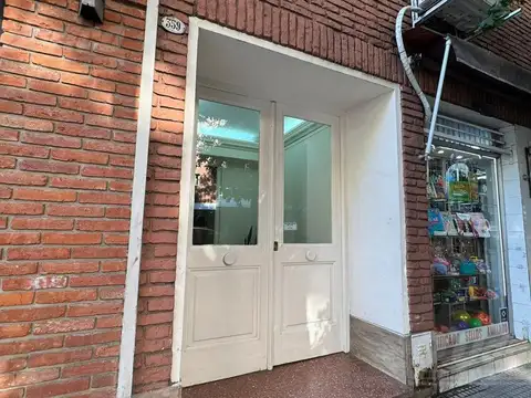 Departamento de 2 dormitorios en venta en Caballito. Por escalera, sin expensas.