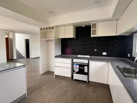 Casa 4 ambientes con 3 baños