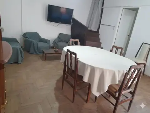 Casa 9 ambientes con 3 baños