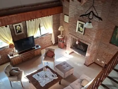 Casa en Venta con 2 cocheras
