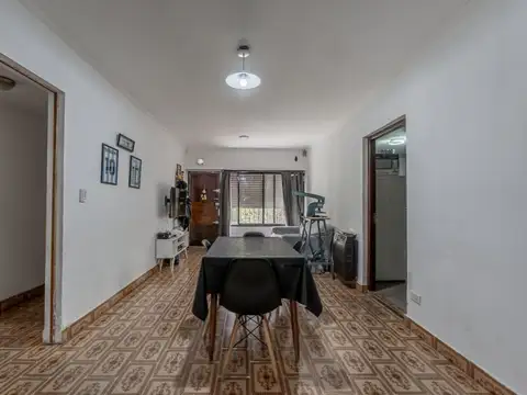 Casa 3 ambientes Tablada con garage y fondo