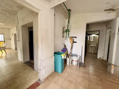 Casa 8 ambientes con 3 baños