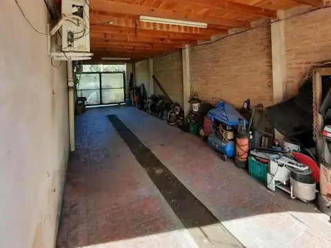 Casa en Venta con 3 cocheras