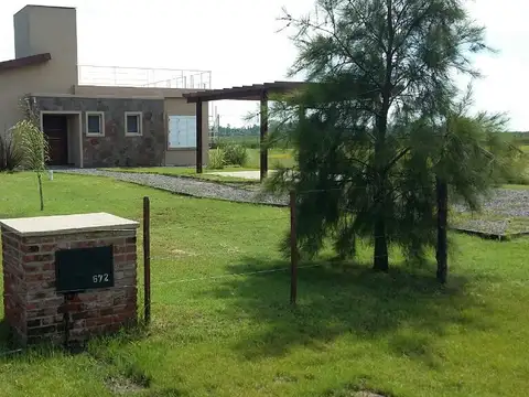 ALQUILER!!!! CASA-4 AMBIENTES CON ARROYO PRIVADO EN LOBOS- SIN EXPENSAS!!!!