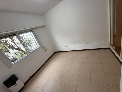 Departamento en Alquiler en Sarandi, $ 650.000