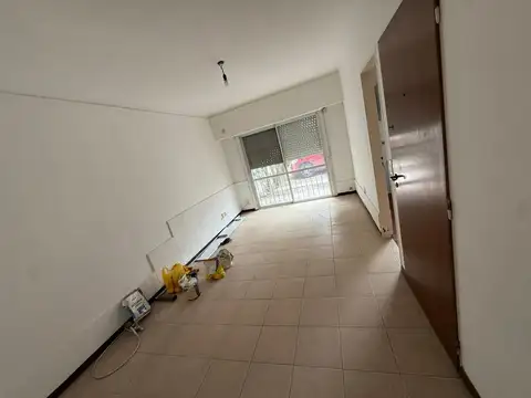 Av. Mitre 2600, Piso PB