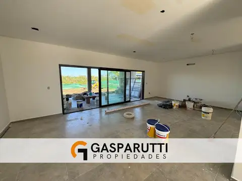 Casa 4 ambientes con 4 baños