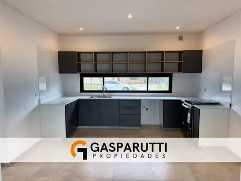 Casa en Venta Barrio El Cantón Norte! Salida a la la laguna!