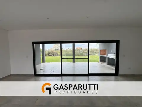 Casa 4 ambientes con 4 baños