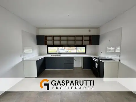 Casa en Venta con 4 cocheras