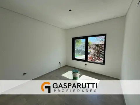 Casa en Venta con 4 cocheras