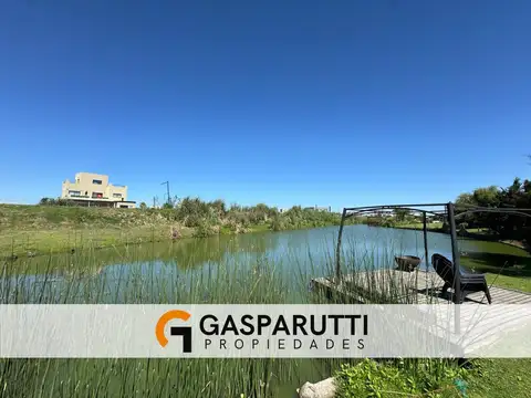 Casa en Venta Barrio El Cantón Norte! Salida a la la laguna!