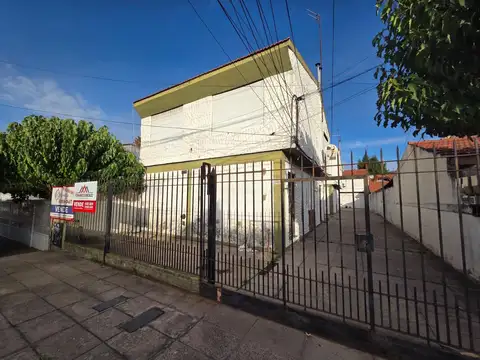 MUY BUEN DEPTO T/CASA 2 AMB C/COCHERA EN LOMAS!