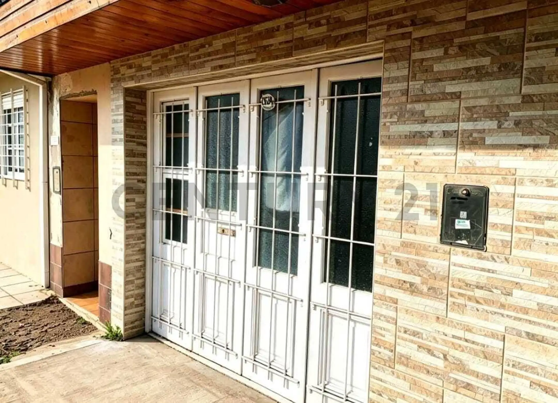 Casa 3 amb y departamento 2 amb, 108.43m² en lote de 214.29m² — Don Bosco