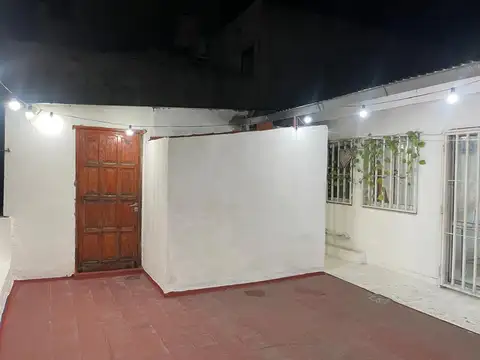 DEPOSITO U OFICINA EN PRIMER PISO CON 2 BAÑOS Y COCINA