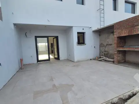 Depto Tipo Casa en Venta en Neuquén, USD 170.000