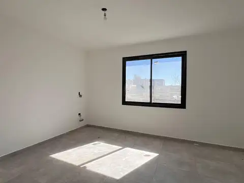 Casa en Alquiler con 3 cocheras