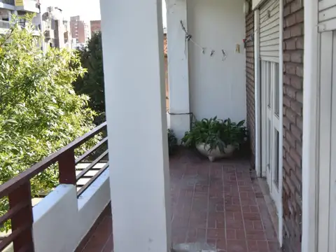 Dos dormitorios con balcón