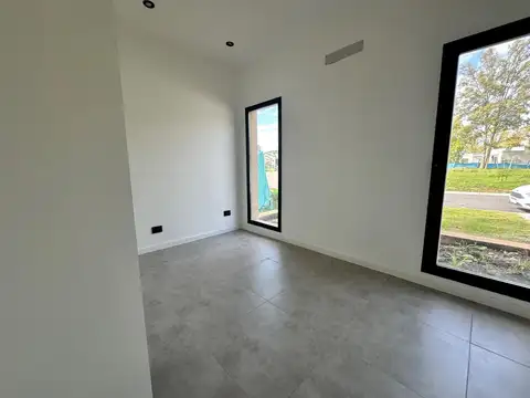 Casa en Venta con 3 cocheras