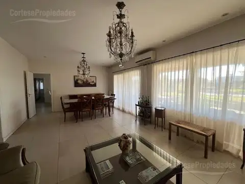 Casa 7 ambientes con 3 baños