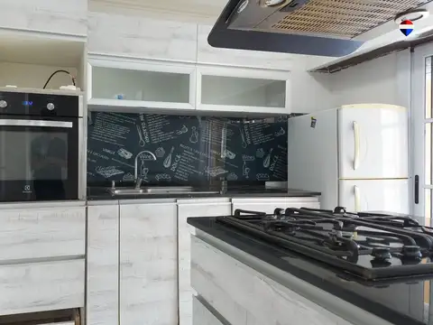 VENTA CASA 3 AMB CON PATIO, PILETA Y COCHERA