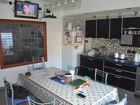 Casa 6 ambientes con 3 baños