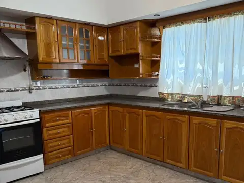 Casa 3 ambientes con 2 baños