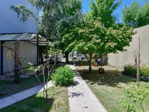 CASA EN VENTA LA PLATA PARQUE GARAGE RECICLADA