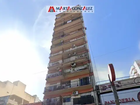 2 AMB AL FRENTE, SUPER CENTRICO!  FRENTE A LA PLAZA