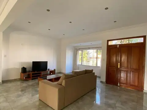 Casa en Alquiler en Castelar, USD 2.500