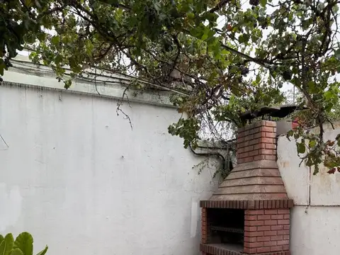 CASA MACROCENTRO 2 DORMITORIOS Y PATIO