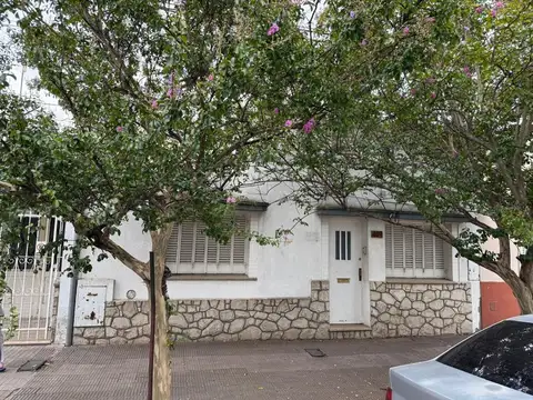 CASA MACROCENTRO 2 DORMITORIOS Y PATIO