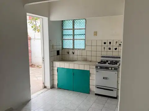 CASA MACROCENTRO 2 DORMITORIOS Y PATIO