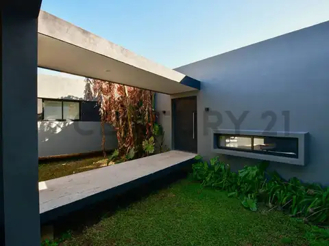 CASA EN VENTA 2 DORMITORIOS BARRIO LA CHIQUITA CITY BELL