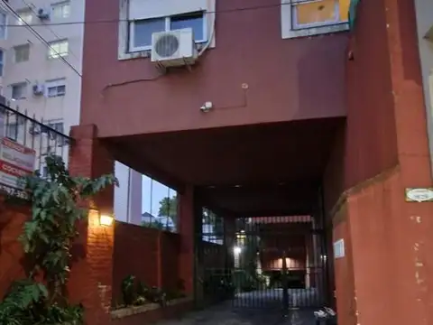Cochera Fija a 1/C de Av. Maipú.