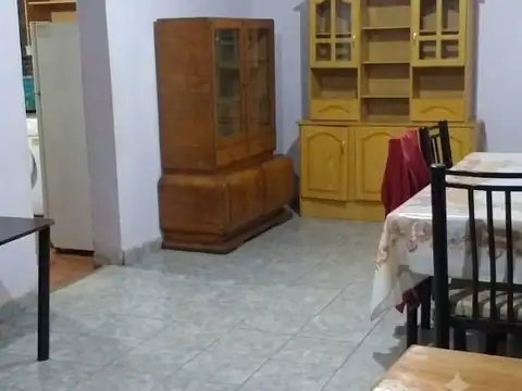 Casa 8 ambientes con 2 baños