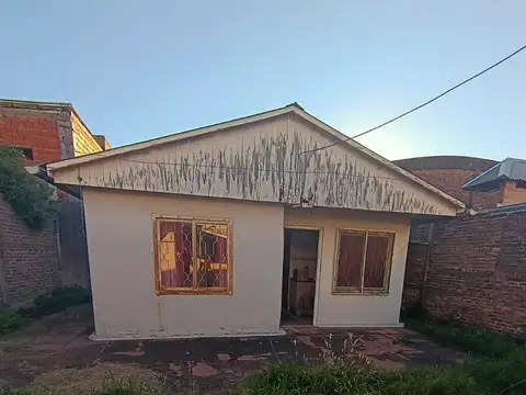 Casa 5 ambientes con 1 baño